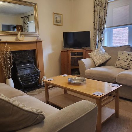 Grayz Townhouse - Free Onsite Parking For 2 Cars Villa Lincoln Eksteriør bilde