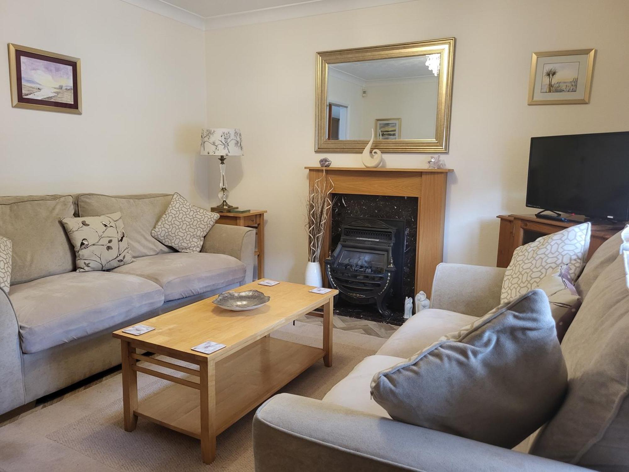 Grayz Townhouse - Free Onsite Parking For 2 Cars Villa Lincoln Eksteriør bilde